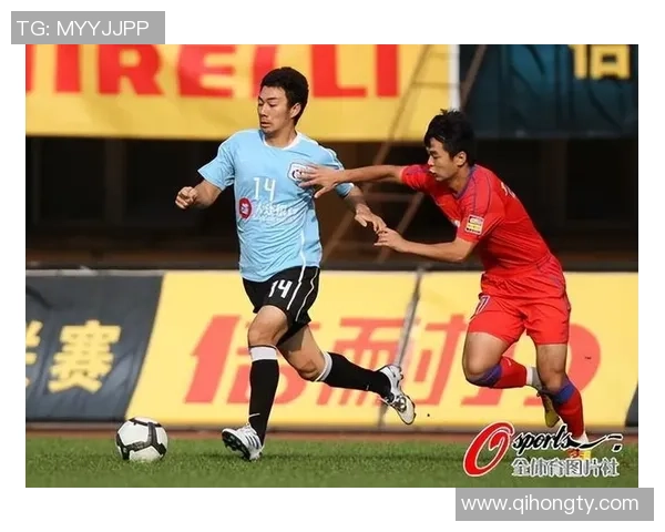 重庆力帆迎战建业争夺胜利双方球员全力以赴展现精彩对决